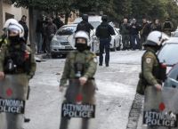 Αθήνα: Η αστυνομία εκκένωσε τρία κτίρια στο Κουκάκι – Εντάσεις και συλλήψεις στην περιοχή [vid]