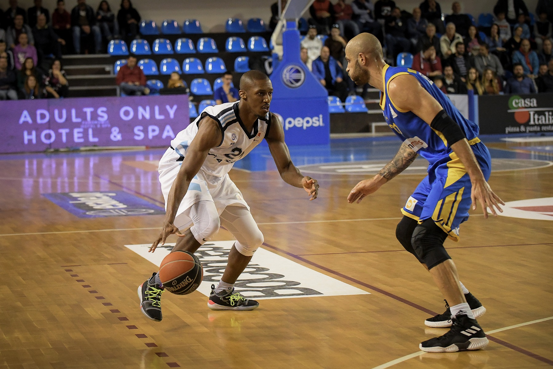 Κολοσσός Ρόδου – Περιστέρι: Απίθανο τρίποντο πίσω από τη σέντρα