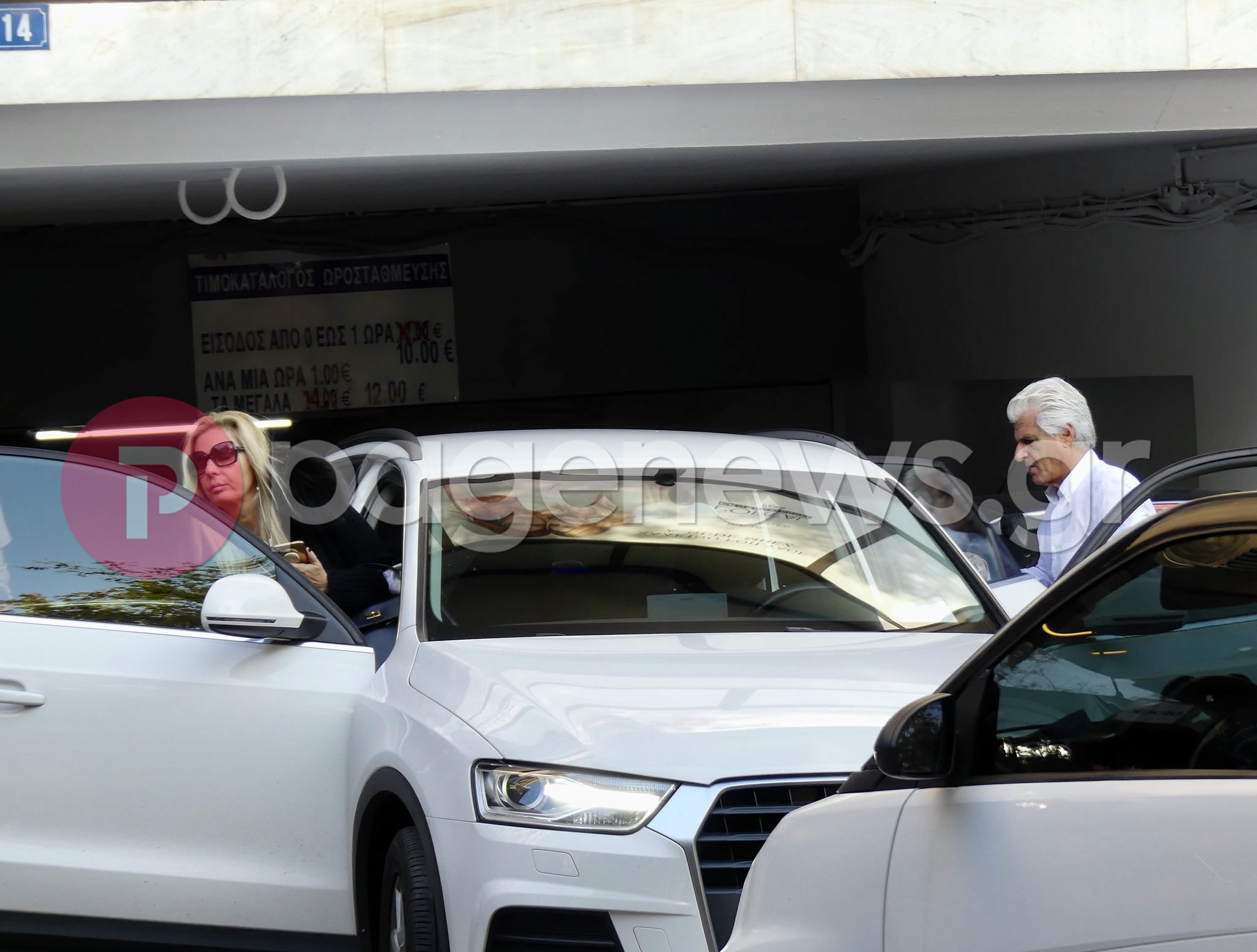 Αποκλειστικές φωτογραφίες: Βόλτα στο Κολωνάκι για το ζεύγος Λυμπέρη πριν τον πλειστηριασμό της βίλας του
