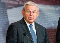 Μπομπ Μενέντεζ: Ξημερώνει μια καινούργια μέρα για τις σχέσεις Ελλάδας – ΗΠΑ