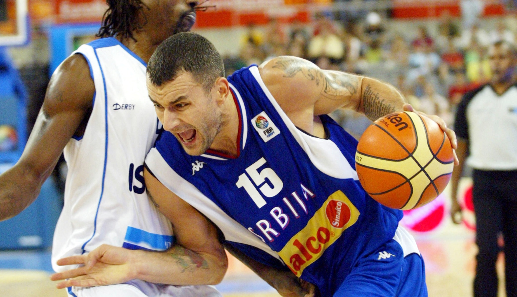 Συνελήφθη πρώην παίκτης της ΑΕΚ για ξυλοδαρμό της γυναίκας του