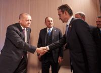 Χείρα φιλίας a la Turka – Τρία short stories σε ξηρά, θάλασσα και αέρα Χείρα φιλίας a la Turka – Τρία short stories σε ξηρά, θάλασσα και αέρα