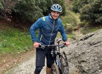 Ο Κυριάκος Μητσοτάκης κάνει mountain bike στα Μετέωρα