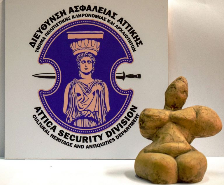 Πειραιάς: Χειροπέδες σε ζευγάρι για παράνομη κατοχή αρχαίων [pics]