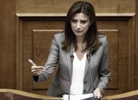Νίνα Κασιμάτη: Χαμός με ένα σχόλιο της Βουλευτή του ΣΥΡΙΖΑ – Αντιδράσεις από αστυνομία και Μπογδάνο