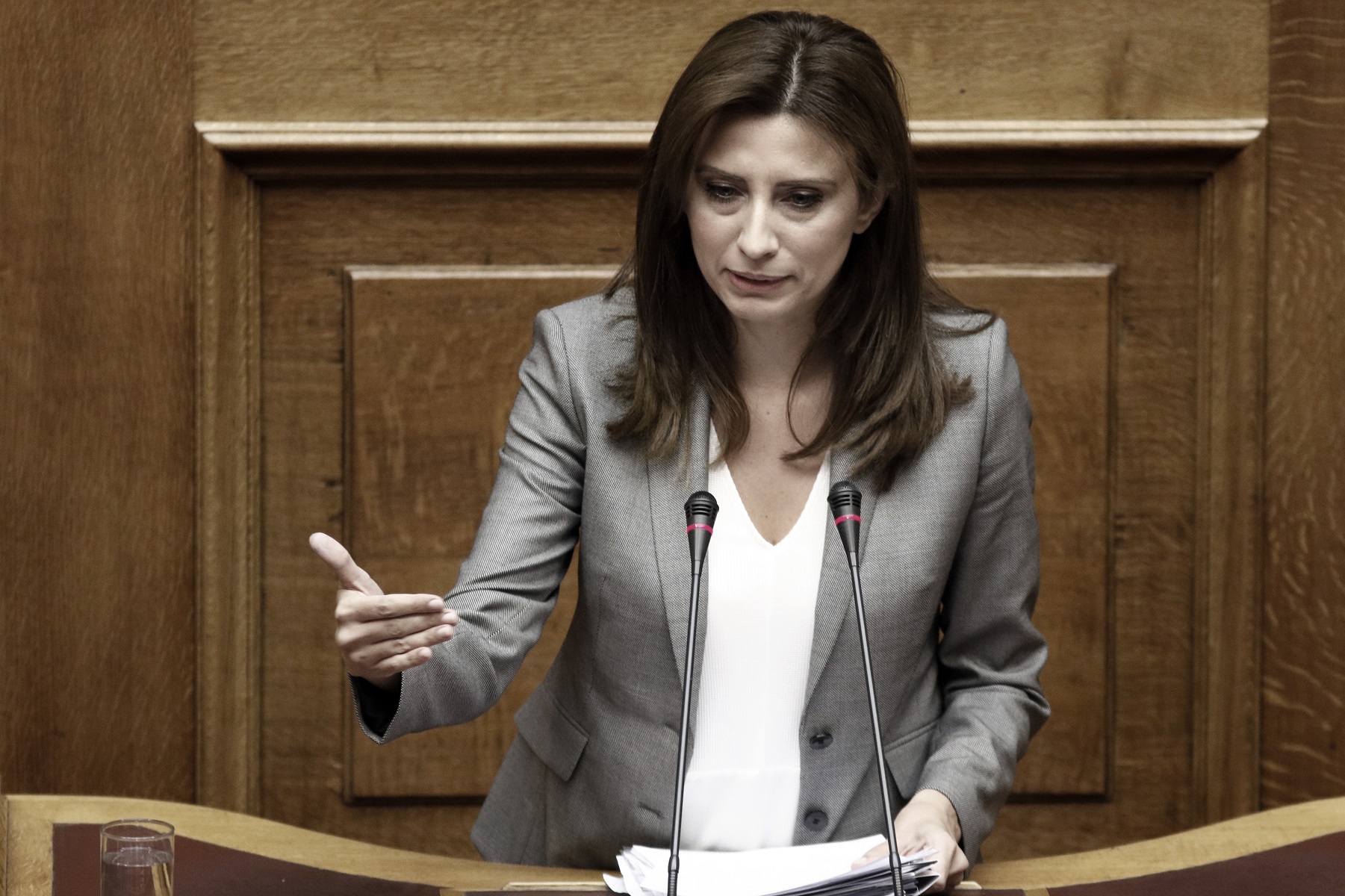 Νίνα Κασιμάτη: Χαμός με ένα σχόλιο της Βουλευτή του ΣΥΡΙΖΑ – Αντιδράσεις από αστυνομία και Μπογδάνο