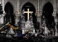 Παναγία των Παρισίων: Τα Χριστούγεννα της “σιωπής”