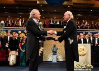 Πέτερ Χάντκε: Υπό τη σκιά διαδηλώσεων παρέλαβε το Βραβείο Νόμπελ Λογοτεχνίας