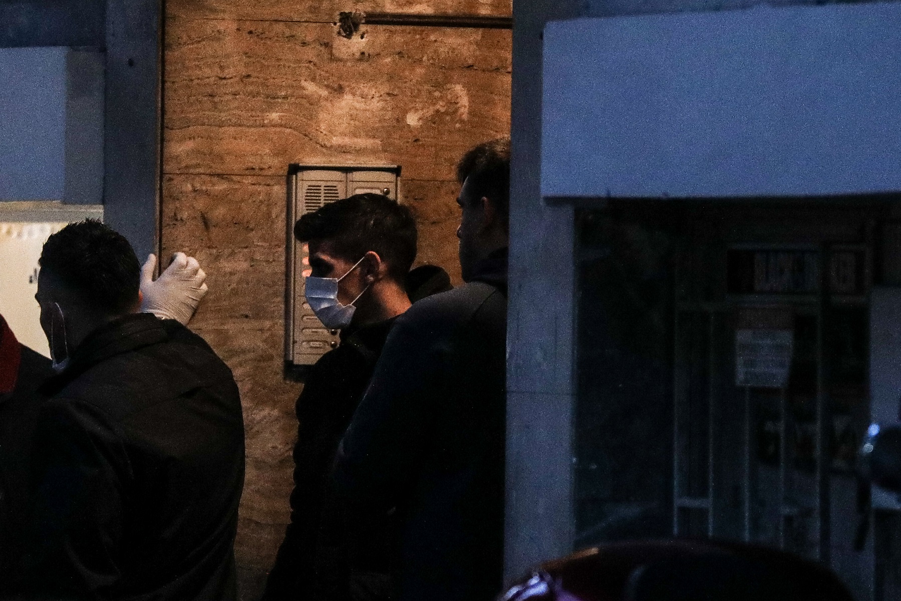 Πετράλωνα: Στον εισαγγελέα ο 21χρονος που δολοφόνησε άγρια τον νονό του