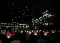 Αθήνα: Η πρωτεύουσα πλημμύρισε με «ζεστασιά» τη «νύχτα των ευχών»