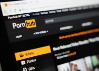 Pornhub: Κατηγορείται για βίντεο βιασμού- Καμπάνια για να κλείσει