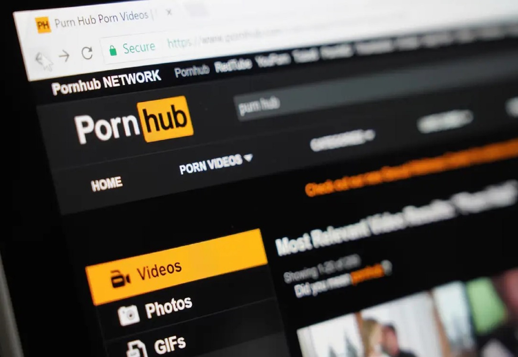 Pornhub: Κατηγορείται για βίντεο βιασμού- Καμπάνια για να κλείσει