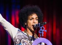 Μια κιθάρα Cloud του Πρινς είναι έτοιμη για δημοπρασία