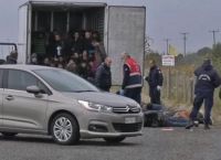 Λάρισα: Κλείδωσαν πρόσφυγες σε φορτηγό ψυγείο