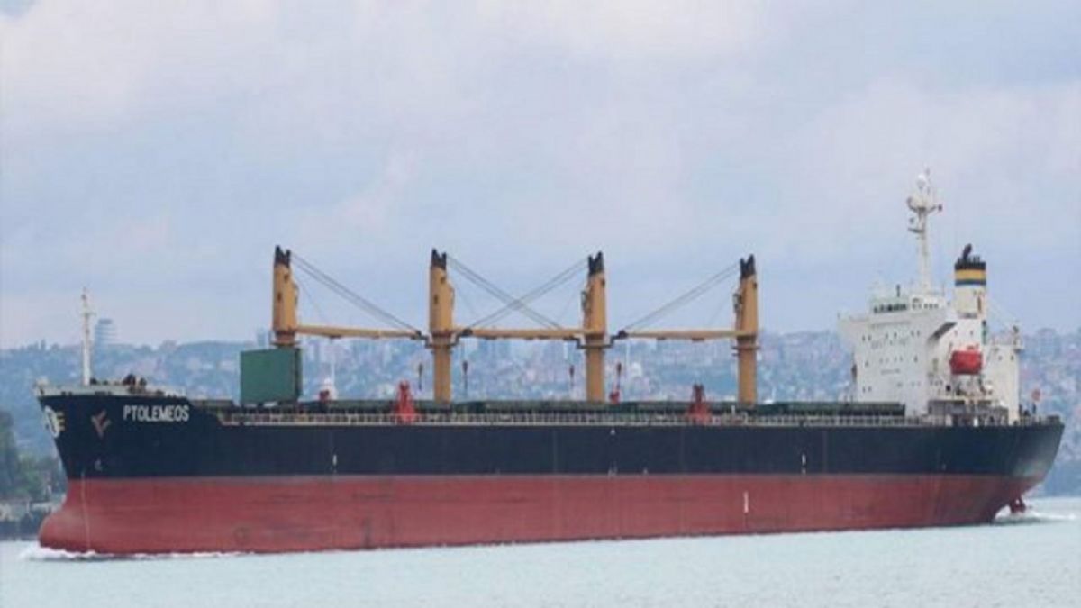 Τζιμπουτί: Επέστρεψε στην Ελλάδα ο υποπλοίαρχος που ήταν όμηρος [vid]
