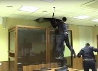 Ρωσία: Σκότωσε την αδερφή του και προσπάθησε να δραπετεύσει από το ταβάνι [vid]