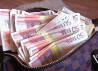 Γερμανία: Βρήκε σακίδιο με 16.000 ευρώ και το επέστρεψε στον ιδιοκτήτη του