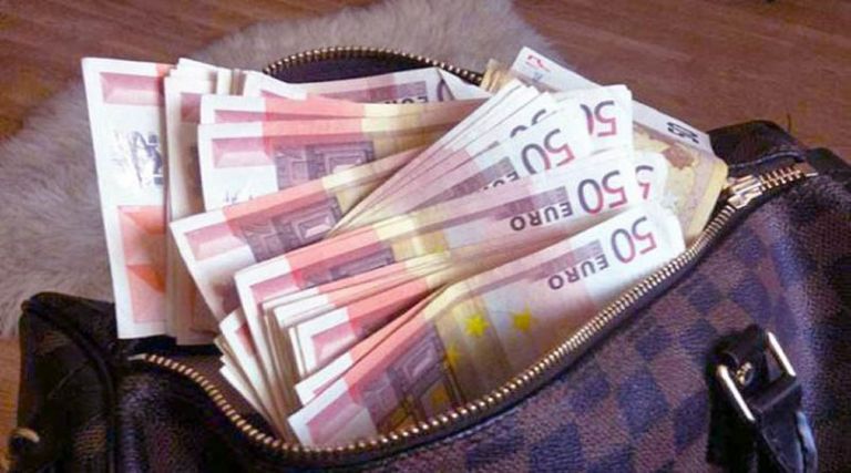 Γερμανία: Βρήκε σακίδιο με 16.000 ευρώ και το επέστρεψε στον ιδιοκτήτη του