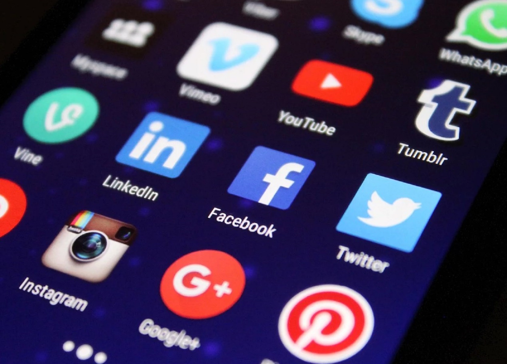 Εκλογές στην Αμερική 2020: Χαμός στα social media με ψεύτικα αποτελέσματα και κλείσιμο λογαριασμών