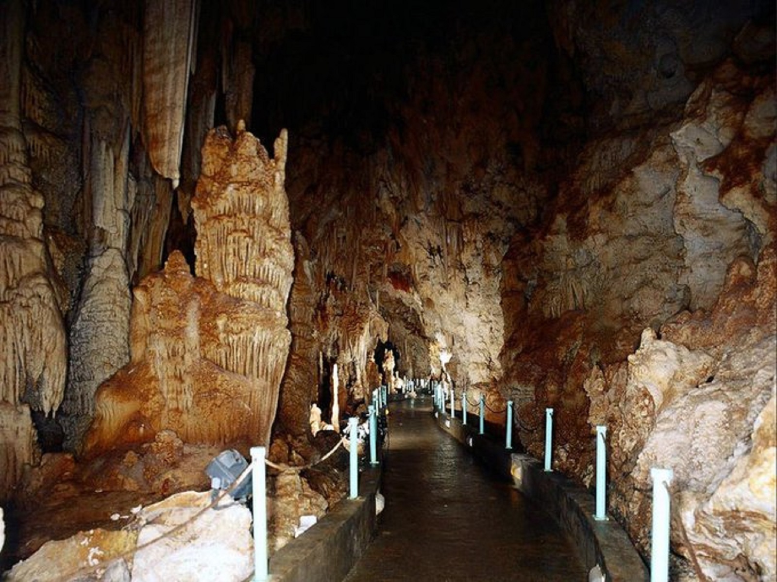 Σπήλαιο Αλιστράτης: Έρχεται ρομπότ – ξεναγός που θα μιλά σαράντα γλώσσες