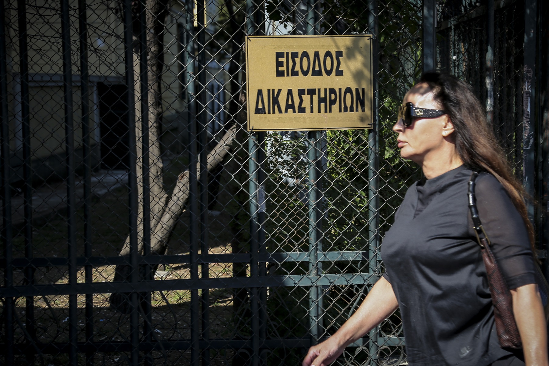 Βίκυ Σταμάτη: Επανέρχεται και ζητά 1.000.000 ευρώ από τον Πολάκη