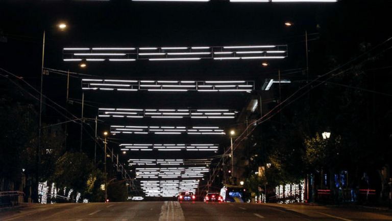 Ίδρυμα Ωνάση: “Ο χριστουγεννιάτικος φωτισμός δεν είναι πια αγγελάκια και αστεράκια”