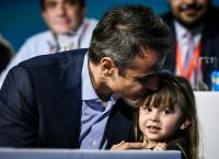 Συνέδριο Νέας Δημοκρατίας: Το μικρό κορίτσι που “έκλεψε” τις εντυπώσεις [pics]