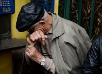 Καταργείται η 13η σύνταξη – Η κυβέρνηση ετοιμάζει μηχανισμό στήριξης χαμηλοσυνταξιούχων