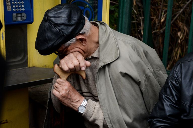 Καταργείται η 13η σύνταξη – Η κυβέρνηση ετοιμάζει μηχανισμό στήριξης χαμηλοσυνταξιούχων