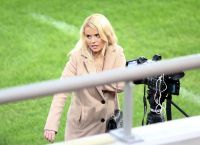 Τατιάνα Σαϊκοβιτς: Με λεοπάρ ομπρέλα στο «Καραΐσκάκης» [pics]