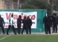 Θεσσαλονίκη: Εισβολή κουκουλοφόρων σε αγώνα ερασιτεχνικού πρωταθλήματος [vid]