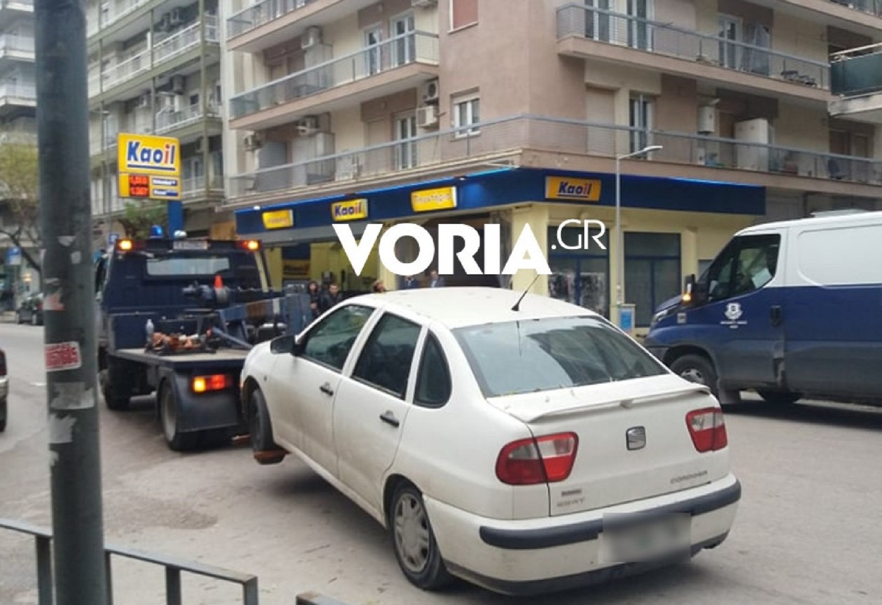 Θεσσαλονίκη: Επιχείρηση “σκούπα” για τα παράνομα παρκαρισμένα στους κεντρικούς δρόμους της πόλης