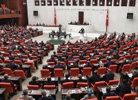 Τουρκία: Η Βουλή ενέκρινε τη στρατιωτική συνεργασία με Λιβύη