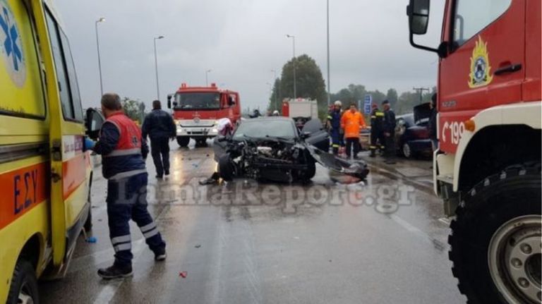 Φθιώτιδα: Φοβερό τροχαίο με ένα νεκρό και δύο τραυματίες – Κόπηκε στα δύο το αυτοκίνητο [pics]