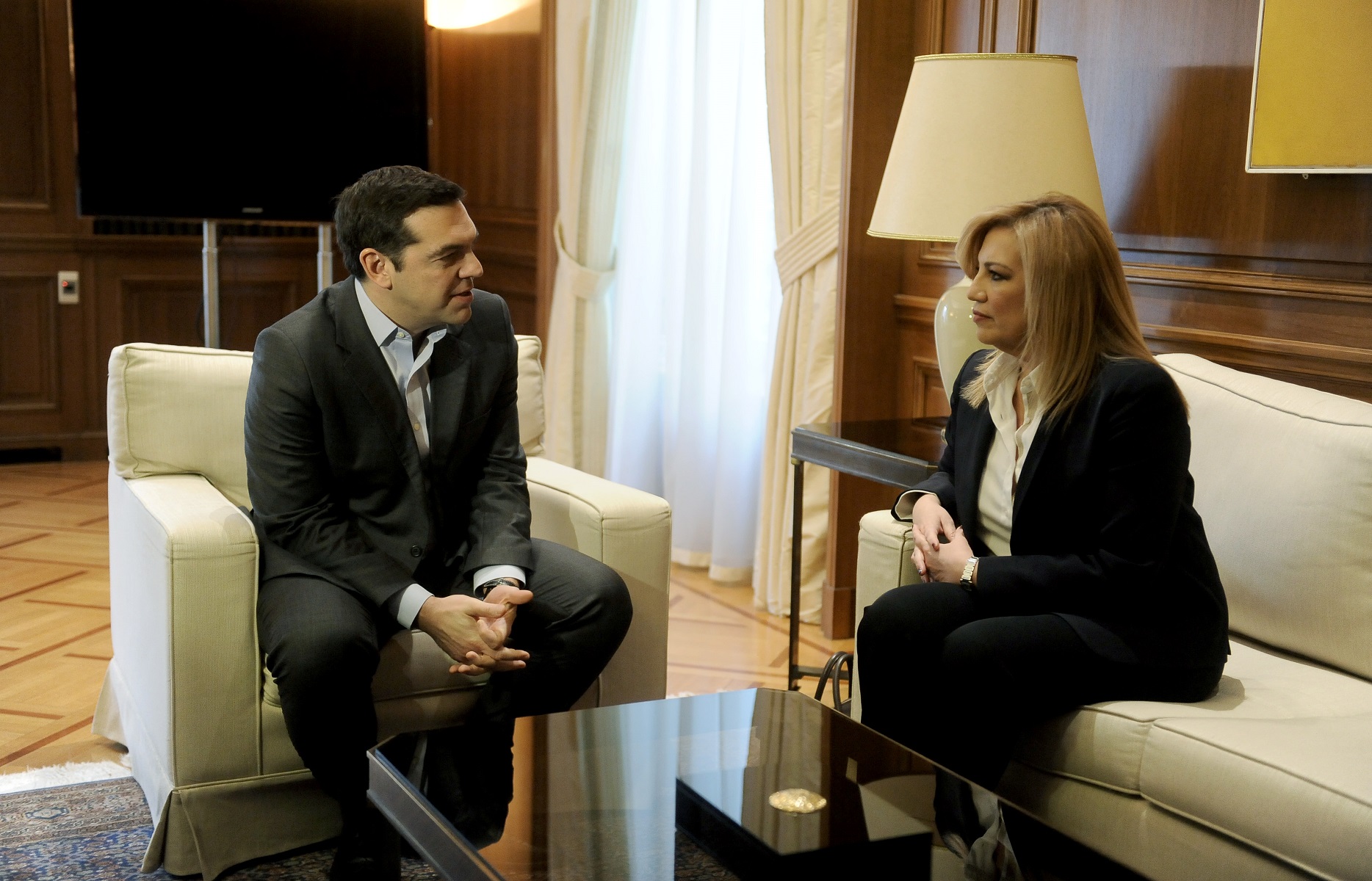 Ο Τσίπρας κλείνει ξανά το μάτι στο ΚΙΝΑΛ