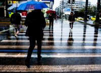 Καιρός: Άνοιξαν οι ουρανοί στον Πειραιά –  Άσπρισε η Χαλκιδική από το χαλάζι
