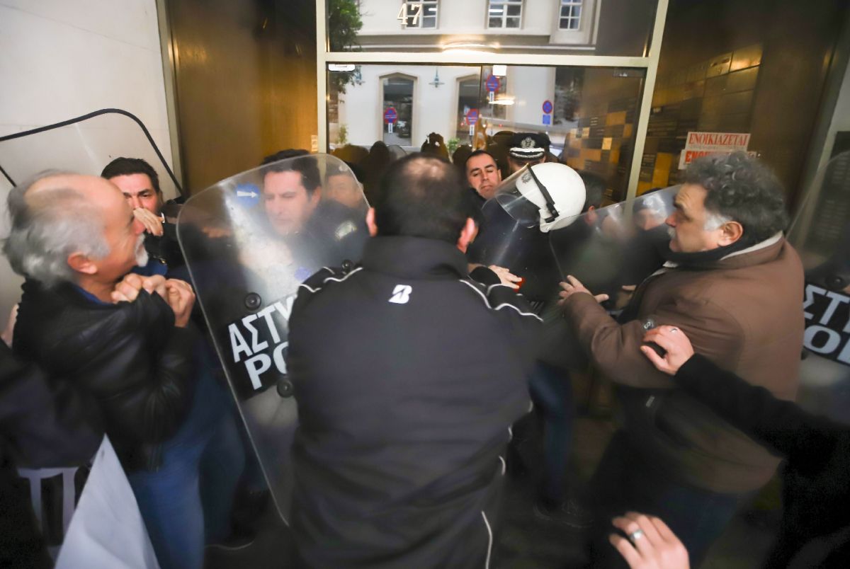 Θεσσαλονίκη: Ένταση με χημικά σε πλειστηριασμό