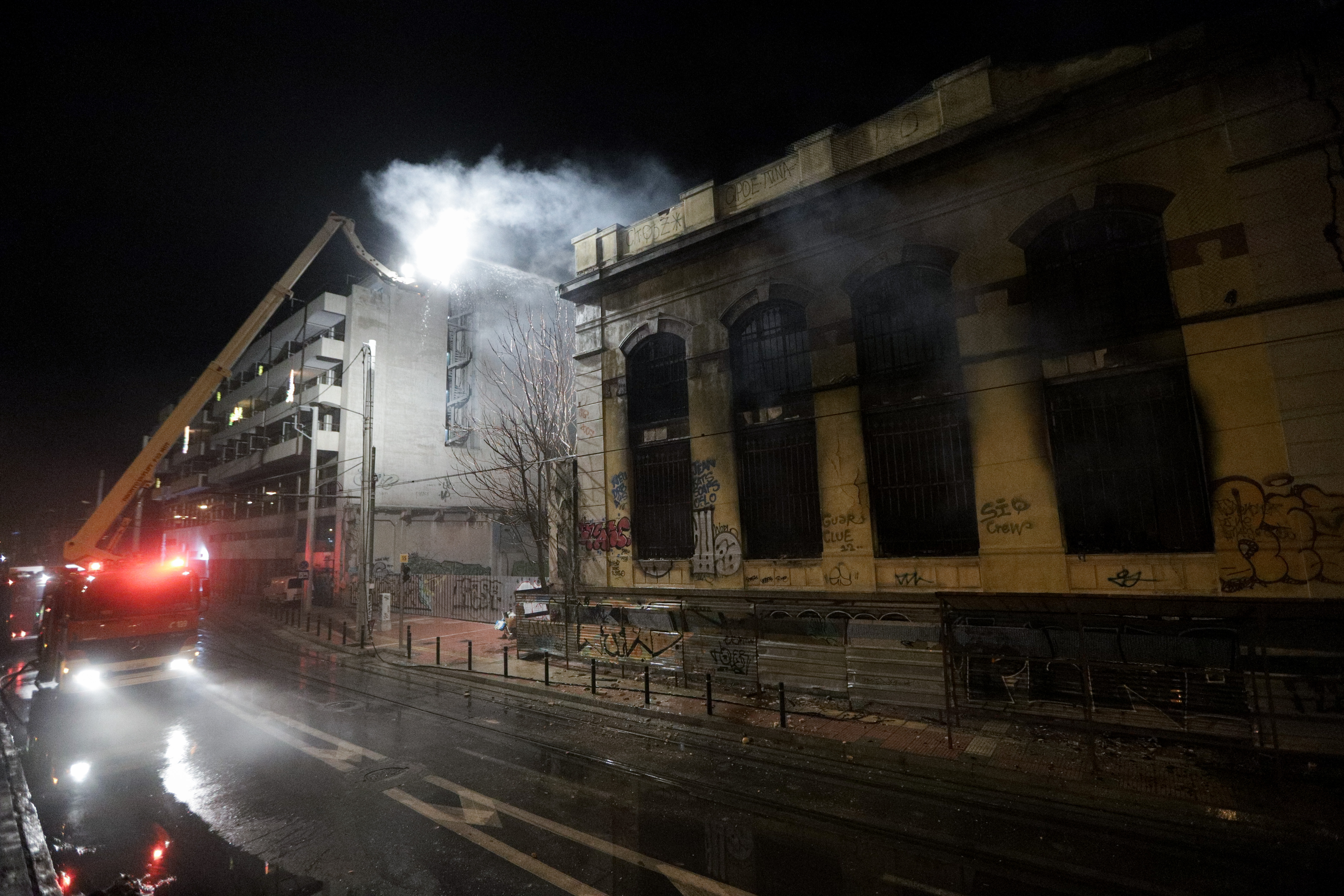 Πειραιάς: Νεκρό τρίχρονο κοριτσάκι σε πυρκαγιά