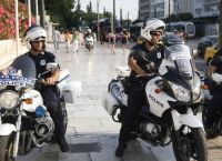 Ποιος θα μας προστατεύσει από τους προστάτες μας;
