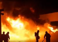 Φωτιά τώρα: Πυρκαγιά σε βιοτεχνία στα Σπάτα