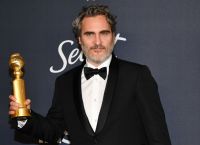 Χρυσές Σφαίρες 2020: Ο Χόακιν Φίνιξ πήρε το βραβείο του Α’ ανδρικού ρόλου για το “Joker” – Όλα τα βραβεία