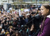 Γκρέτα Τούνμπεργκ: Διαδηλώνει στη Λωζάνη κατά των κλιματικών αλλαγών μαζί με χιλιάδες νέους