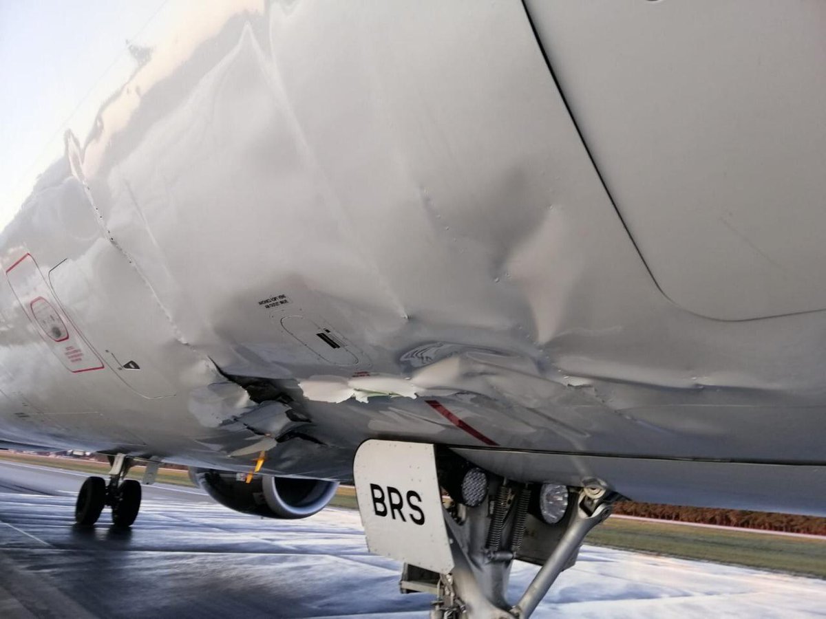 Αττάλεια: Ανώμαλη προσγείωση για ρωσικό αεροσκάφος – “Τρύπησε” το πάτωμα του σκάφους [pics]