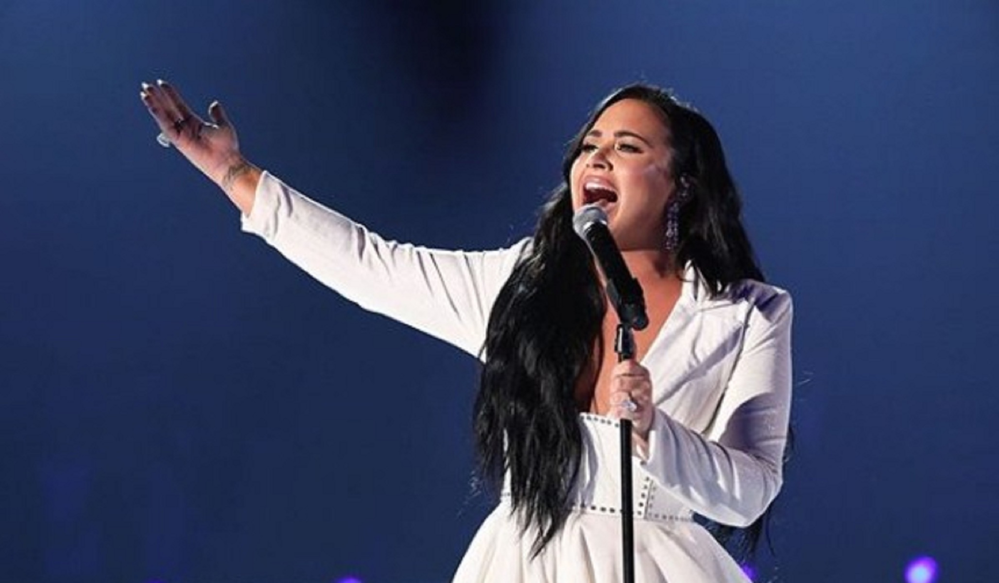 Demi Lovato: Το μυστικό για να μην “τρέξει” ποτέ η μάσκαρα ακόμη και εάν δακρύσετε