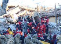 Ισχυρός σεισμός στην Τουρκία: Αγωνία για τους εγκλωβισμένους – Διάσωση μάνας και κόρης Ισχυρός σεισμός στην Τουρκία: Αγωνία για τους εγκλωβισμένους – Διάσωση μάνας και κόρης