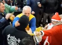 Θεσσαλονίκη: Οπαδοί του Άρη έκαναν καζούρα σε ΠΑΟΚτσήδες με ματωμένο σεντόνι μετά το 4-2 [vid]