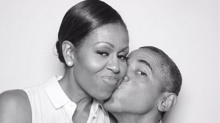 Ζεύγος Ομπάμα: Η Μισέλ έχει γενέθλια και ο Μπαράκ την αποθεώνει [vid]