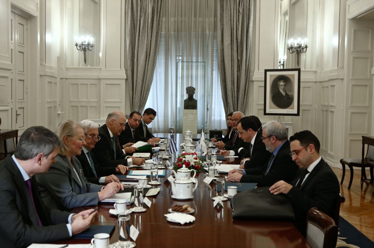 Νίκος Δένδιας: Ολοκληρώθηκε η συνάντηση με τον Κύπριο υπουργό Εξωτερικών – Υπεγράφη μνημόνιο συνεργασίας