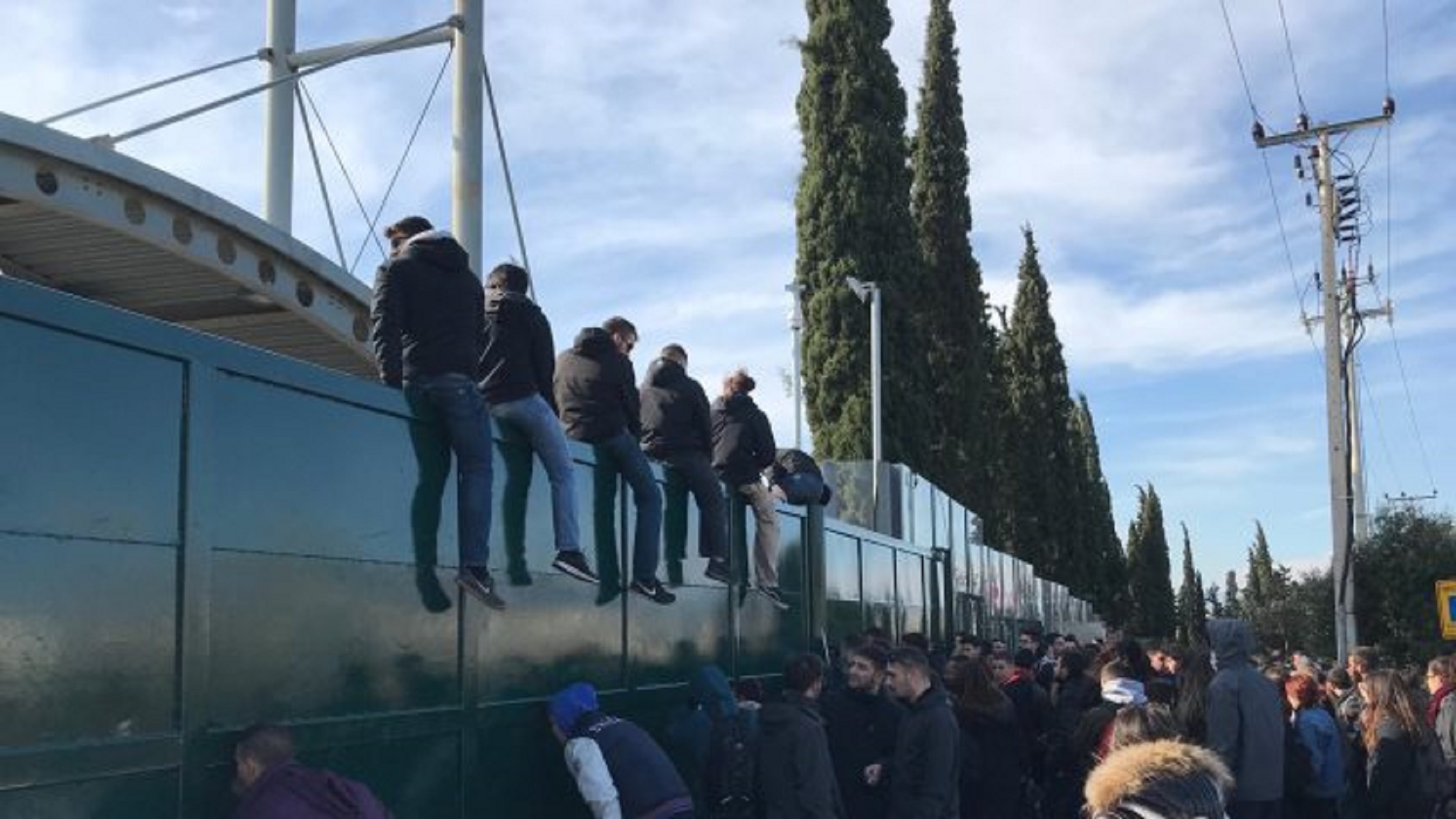 Ένταση έξω από το υπουργείο Παιδείας