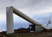 Κάρυστος: Καταστράφηκαν οι ανεμογεννήτριες [pics]